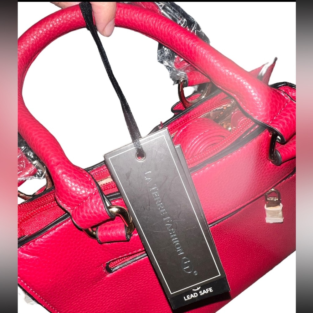Red purse - Picture 3 of 4